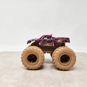 Hot Wheels Monster Trucks Podium Crasher 2022 Off Road Race 1:64 (re15)